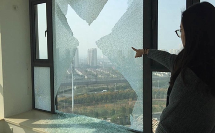 玻璃自爆 玻璃自爆